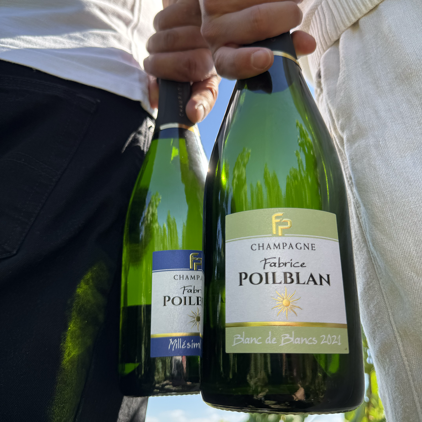 image bouteillesmains image bouteillesmains